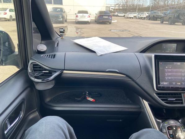 Toyota Esquire I с пробегом 2016 года, цена 1 750 000 рублей, 251481 км, минивэн, Автокод Объявления