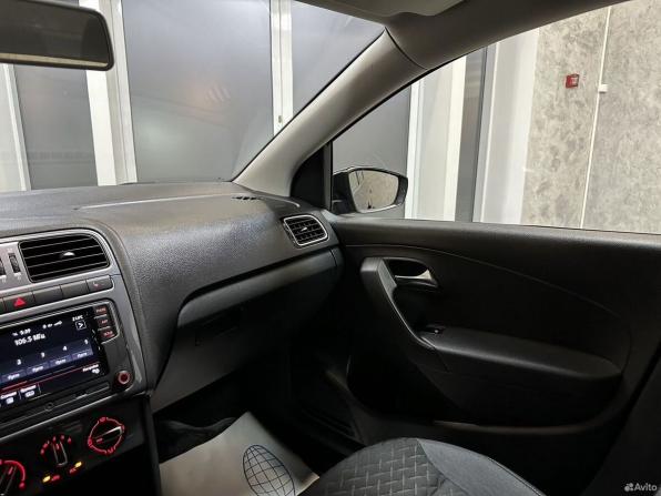 Volkswagen Polo V Рестайлинг с пробегом 2018 года, цена 1 325 000 рублей, 96269 км, седан, Автокод Объявления