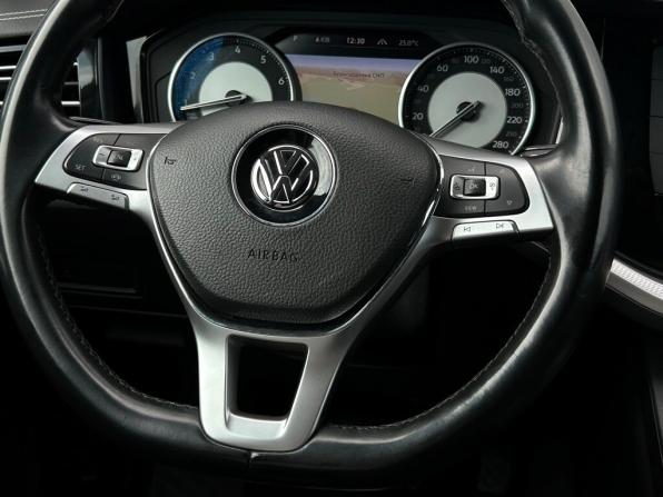 Volkswagen Touareg III с пробегом 2019 года, цена 3 780 400 рублей, 112259 км, внедорожник, Автокод Объявления