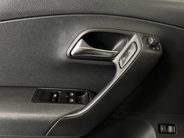 Volkswagen Polo V Рестайлинг с пробегом 2015 года, цена 999 000 рублей, 125342 км, седан, Автокод Объявления