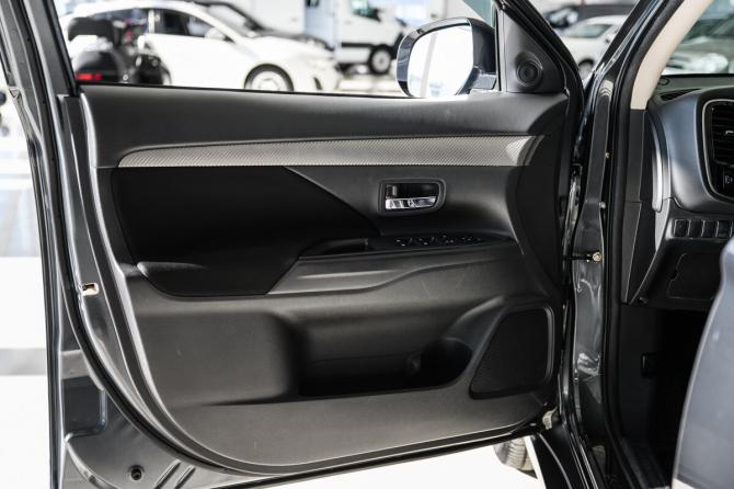 Mitsubishi Outlander III Рестайлинг 2 с пробегом 2018 года, цена 1 980 000 рублей, 91213 км, внедорожник, Автокод Объявления