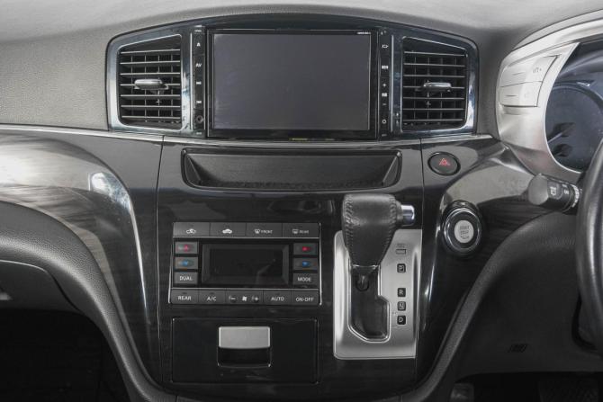 Nissan Elgrand III (E52) Рестайлинг с пробегом 2018 года, цена 3 449 000 рублей, 71000 км, минивэн, Автокод Объявления