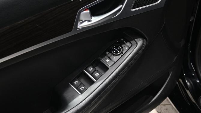 Hyundai Genesis II с пробегом 2016 года, цена 1 800 000 рублей, 238000 км, седан, Автокод Объявления