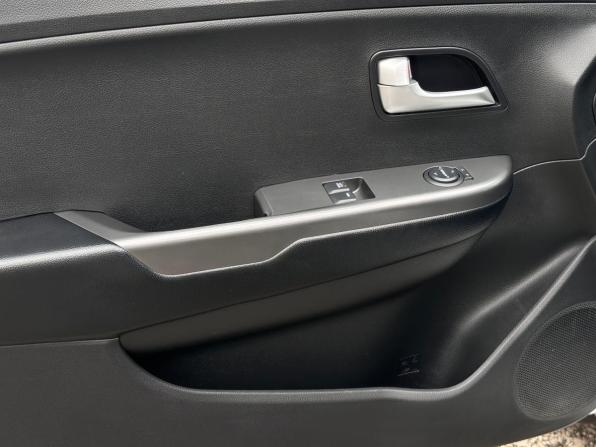 Kia Rio III Рестайлинг с пробегом 2016 года, цена 931 000 рублей, 92493 км, хэтчбек, Автокод Объявления
