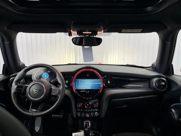 Mini Hatch III (F55/F56) Рестайлинг 2 с пробегом 2024 года, цена 3 397 000 рублей, 12852 км, хэтчбек, Автокод Объявления
