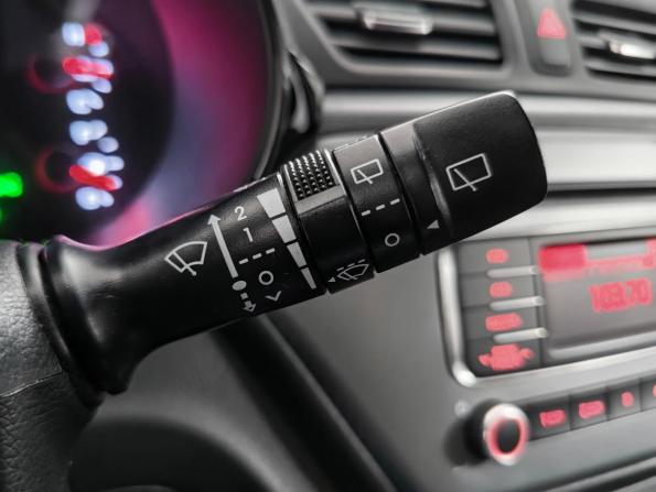 Kia Rio III Рестайлинг с пробегом 2015 года, цена 1 049 000 рублей, 106064 км, хэтчбек, Автокод Объявления