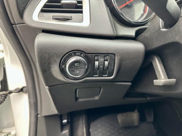 Opel Astra J Рестайлинг с пробегом 2013 года, цена 875 000 рублей, 161500 км, седан, Автокод Объявления