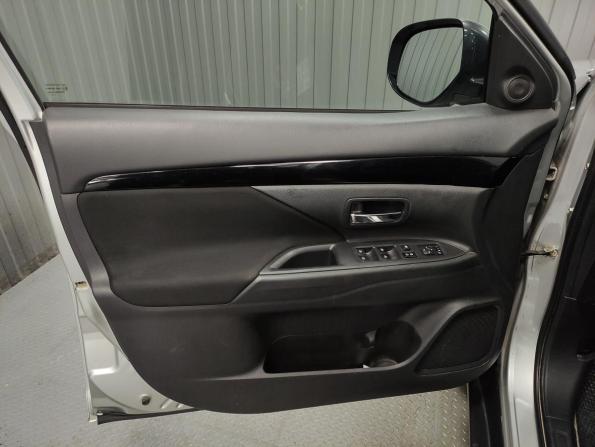 Mitsubishi Outlander III Рестайлинг 3 с пробегом 2021 года, цена 2 743 000 рублей, 68864 км, внедорожник, Автокод Объявления