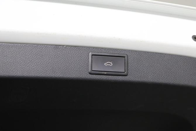 Skoda Karoq I с пробегом 2021 года, цена 2 559 990 рублей, 77728 км, внедорожник, Автокод Объявления