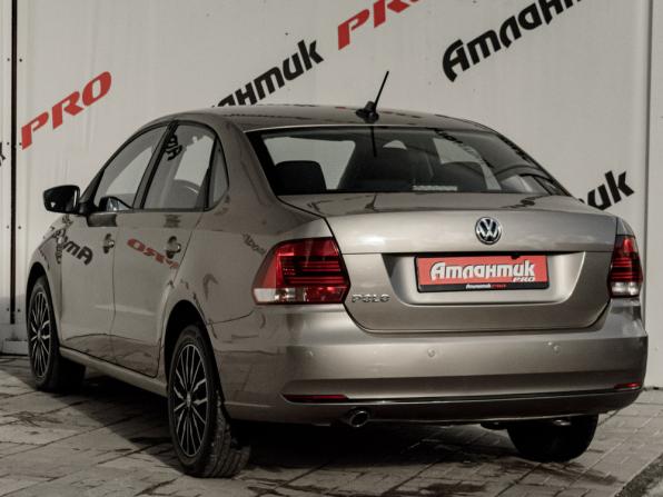Volkswagen Polo V Рестайлинг с пробегом 2017 года, цена 920 000 рублей, 103029 км, седан, Автокод Объявления
