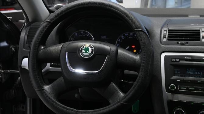 Skoda Octavia II (A5) Рестайлинг с пробегом 2009 года, цена 630 000 рублей, 262090 км, лифтбек, Автокод Объявления