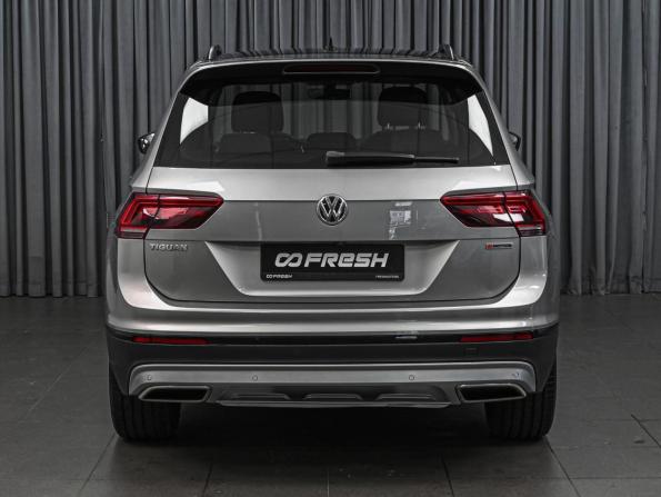 Volkswagen Tiguan II с пробегом 2018 года, цена 2 199 849 рублей, 230920 км, внедорожник, Автокод Объявления