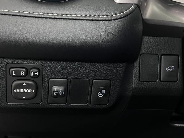 Toyota RAV4 IV (XA40) Рестайлинг с пробегом 2017 года, цена 2 750 000 рублей, 37513 км, внедорожник, Автокод Объявления