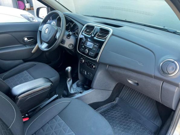 Renault Sandero II с пробегом 2017 года, цена 1 093 000 рублей, 73500 км, хэтчбек, Автокод Объявления