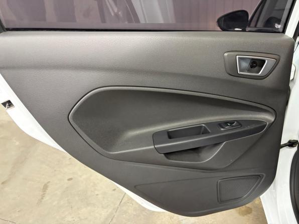 Ford Fiesta Mk6 Рестайлинг с пробегом 2015 года, цена 947 000 рублей, 118379 км, хэтчбек, Автокод Объявления