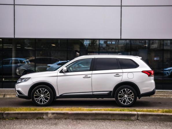 Mitsubishi Outlander III Рестайлинг 2 с пробегом 2015 года, цена 1 579 777 рублей, 193986 км, внедорожник, Автокод Объявления