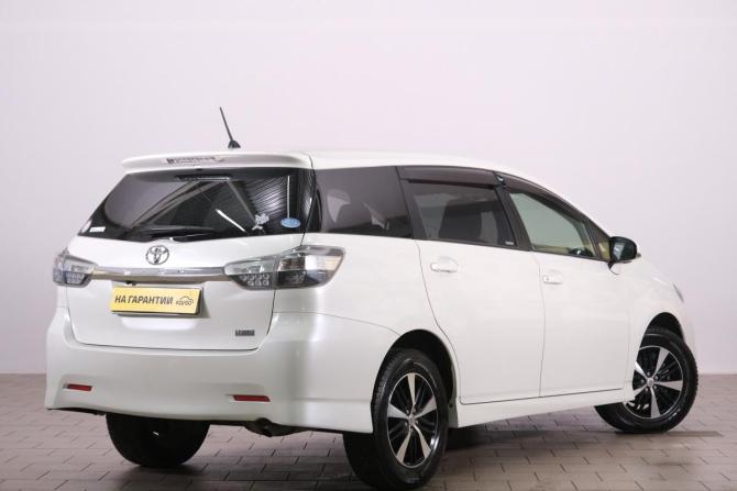 Toyota Wish II Рестайлинг с пробегом 2017 года, цена 2 019 000 рублей, 85000 км, минивэн, Автокод Объявления