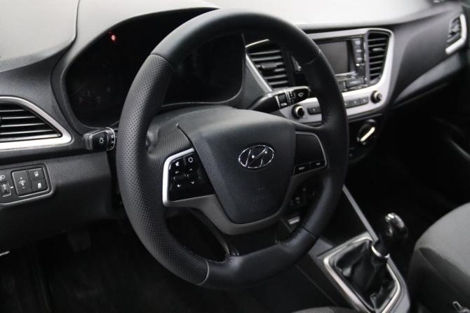Hyundai Solaris II с пробегом 2018 года, цена 1 040 350 рублей, 184799 км, седан, Автокод Объявления