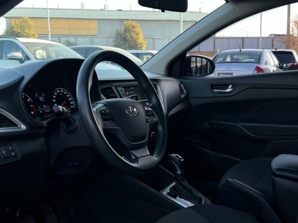 Hyundai Solaris II с пробегом 2019 года, цена 1 350 000 рублей, 146665 км, седан, Автокод Объявления