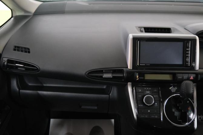 Toyota Wish II Рестайлинг с пробегом 2012 года, цена 1 519 000 рублей, 109360 км, минивэн, Автокод Объявления