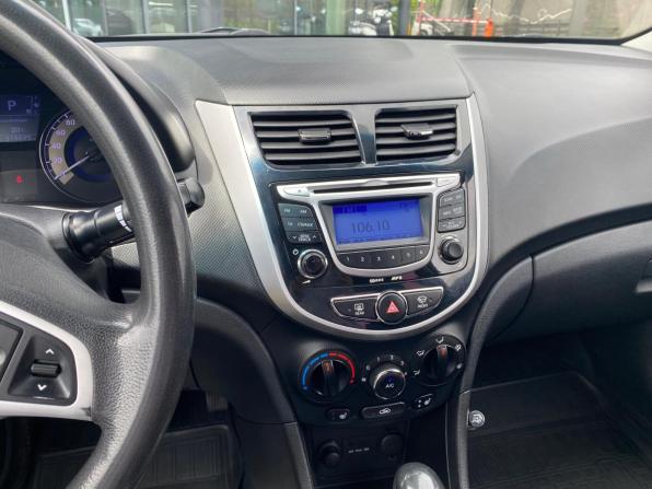 Hyundai Solaris I с пробегом 2012 года, цена 649 000 рублей, 319591 км, седан, Автокод Объявления