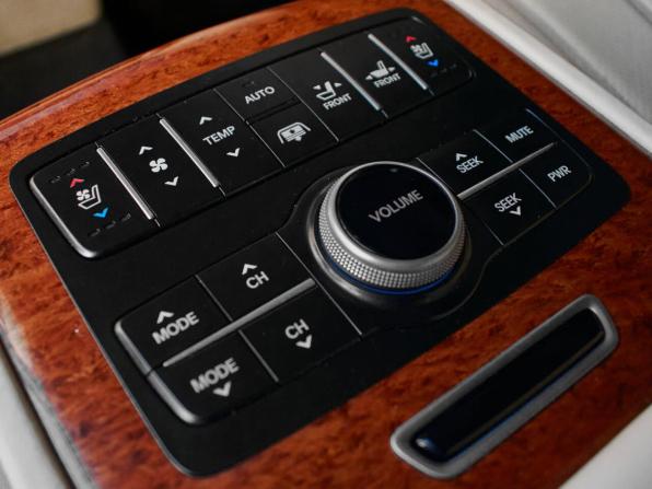 Hyundai Equus II с пробегом 2012 года, цена 1 685 000 рублей, 192422 км, седан, Автокод Объявления