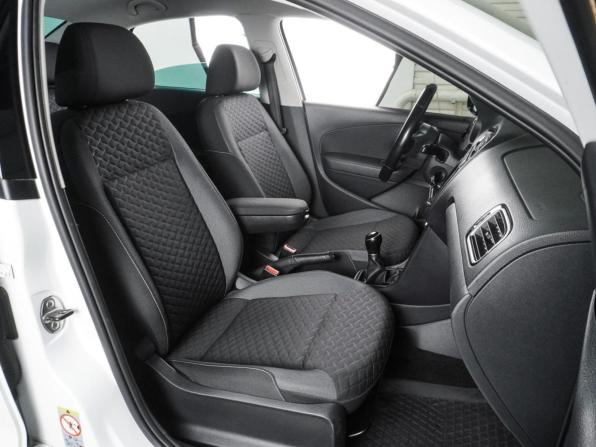 Volkswagen Polo V Рестайлинг с пробегом 2018 года, цена 1 119 000 рублей, 124054 км, седан, Автокод Объявления