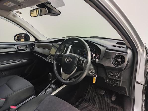 Toyota Corolla XI (E160 E170) Рестайлинг 2 с пробегом 2018 года, цена 1 390 000 рублей, 85579 км, универсал, Автокод Объявления