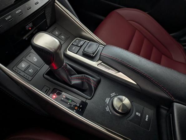 Lexus IS III Рестайлинг с пробегом 2018 года, цена 3 380 000 рублей, 89700 км, седан, Автокод Объявления