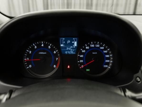 Hyundai Solaris I Рестайлинг с пробегом 2016 года, цена 980 000 рублей, 197384 км, хэтчбек, Автокод Объявления