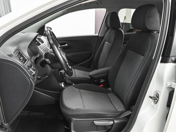Volkswagen Polo V Рестайлинг с пробегом 2017 года, цена 1 348 000 рублей, 99909 км, седан, Автокод Объявления