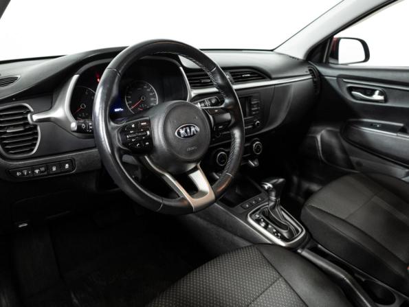 Kia Rio IV Рестайлинг с пробегом 2021 года, цена 1 629 700 рублей, 85344 км, седан, Автокод Объявления