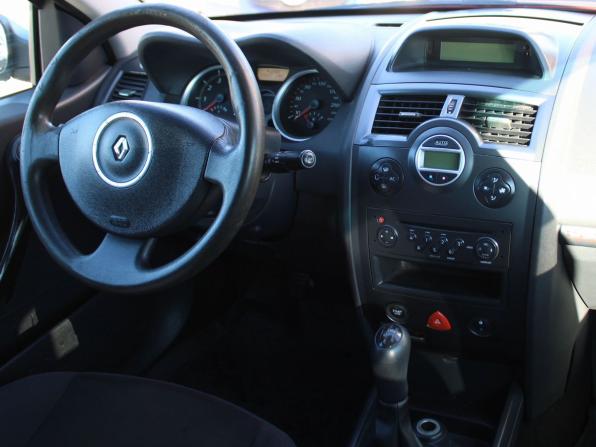 Renault Megane II Рестайлинг с пробегом 2007 года, цена 379 000 рублей, 221152 км, седан, Автокод Объявления