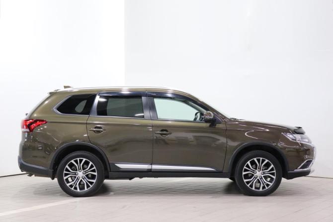 Mitsubishi Outlander III Рестайлинг 2 с пробегом 2018 года, цена 1 970 000 рублей, 113394 км, внедорожник, Автокод Объявления