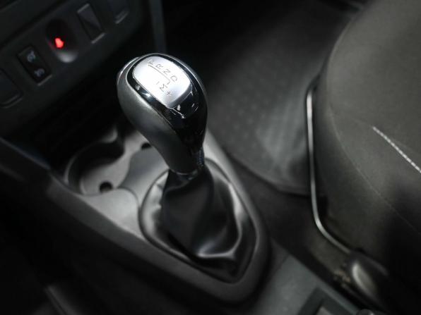 Renault Sandero II Рестайлинг с пробегом 2018 года, цена 1 229 900 рублей, 96000 км, хэтчбек, Автокод Объявления