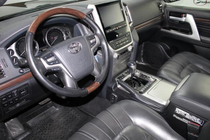 Toyota Land Cruiser 200 Series Рестайлинг 2 с пробегом 2019 года, цена 9 250 000 рублей, 91000 км, внедорожник, Автокод Объявления