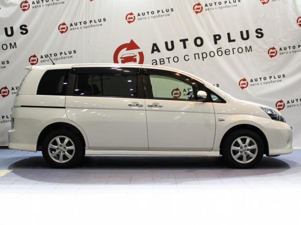 Toyota ISis I Рестайлинг с пробегом 2015 года, цена 1 669 000 рублей, 106336 км, компактвэн, Автокод Объявления