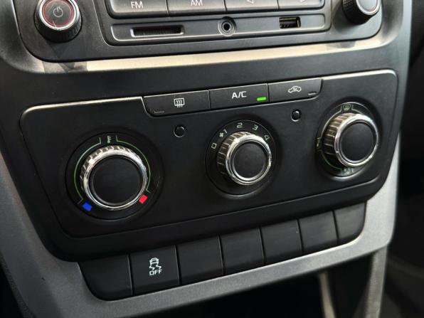 Skoda Yeti I Рестайлинг с пробегом 2015 года, цена 1 240 000 рублей, 208400 км, внедорожник, Автокод Объявления