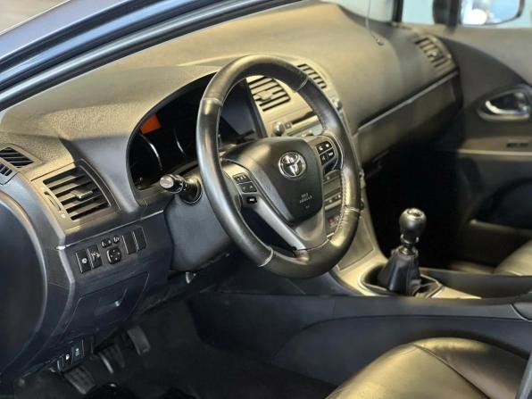 Toyota Avensis III с пробегом 2010 года, цена 995 000 рублей, 302480 км, седан, Автокод Объявления