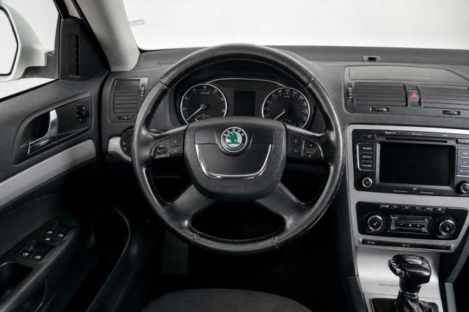Skoda Octavia II (A5) Рестайлинг с пробегом 2012 года, цена 1 119 000 рублей, 274000 км, лифтбек, Автокод Объявления