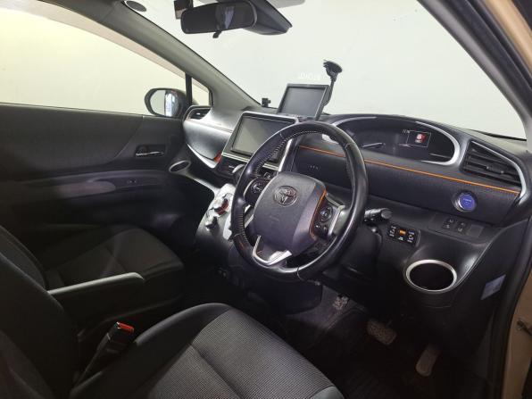 Toyota Sienta II Рестайлинг с пробегом 2019 года, цена 1 360 000 рублей, 126893 км, компактвэн, Автокод Объявления