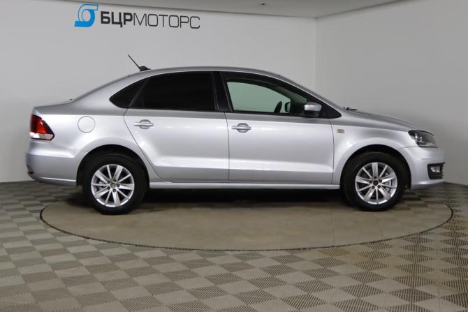 Volkswagen Polo V Рестайлинг с пробегом 2018 года, цена 1 039 990 рублей, 172104 км, седан, Автокод Объявления