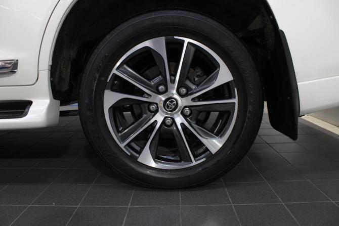 Toyota Land Cruiser 200 Series Рестайлинг 2 с пробегом 2019 года, цена 8 700 000 рублей, 102400 км, внедорожник, Автокод Объявления