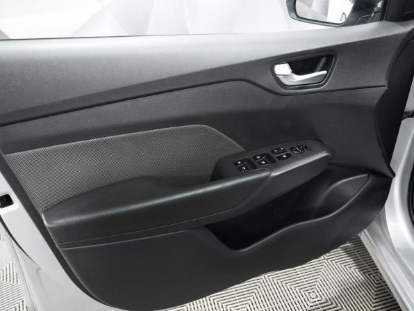 Hyundai Solaris II с пробегом 2018 года, цена 1 295 000 рублей, 114715 км, седан, Автокод Объявления