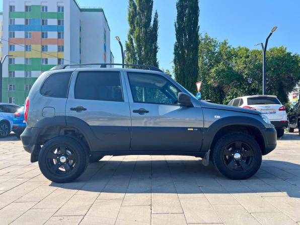 Chevrolet Niva I Рестайлинг с пробегом 2017 года, цена 694 900 рублей, 116971 км, внедорожник, Автокод Объявления