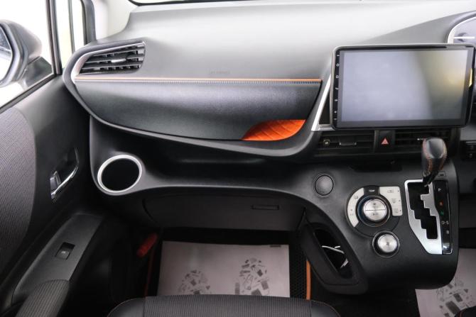 Toyota Sienta II с пробегом 2018 года, цена 1 599 000 рублей, 136650 км, компактвэн, Автокод Объявления