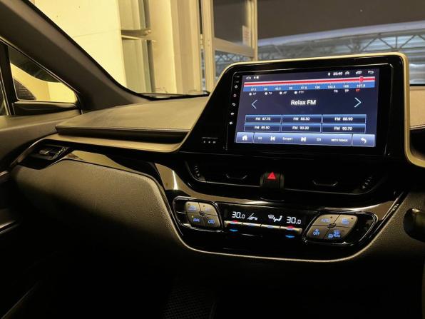 Toyota C-HR I Рестайлинг с пробегом 2019 года, цена 1 630 000 рублей, 60000 км, внедорожник, Автокод Объявления