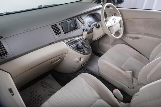 Toyota ISis I Рестайлинг с пробегом 2010 года, цена 1 479 000 рублей, 120000 км, компактвэн, Автокод Объявления