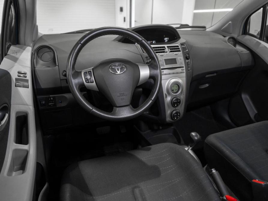Toyota Yaris II Москва  - изображение 7