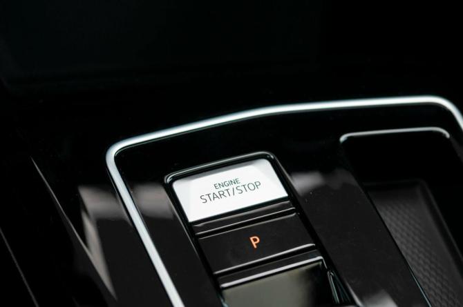 Volkswagen Golf R VIII с пробегом 2023 года, цена 4 990 000 рублей, 16286 км, хэтчбек, Автокод Объявления